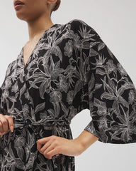 PLUMERIA BLOOMS BLK CH - Short Robe | Soma