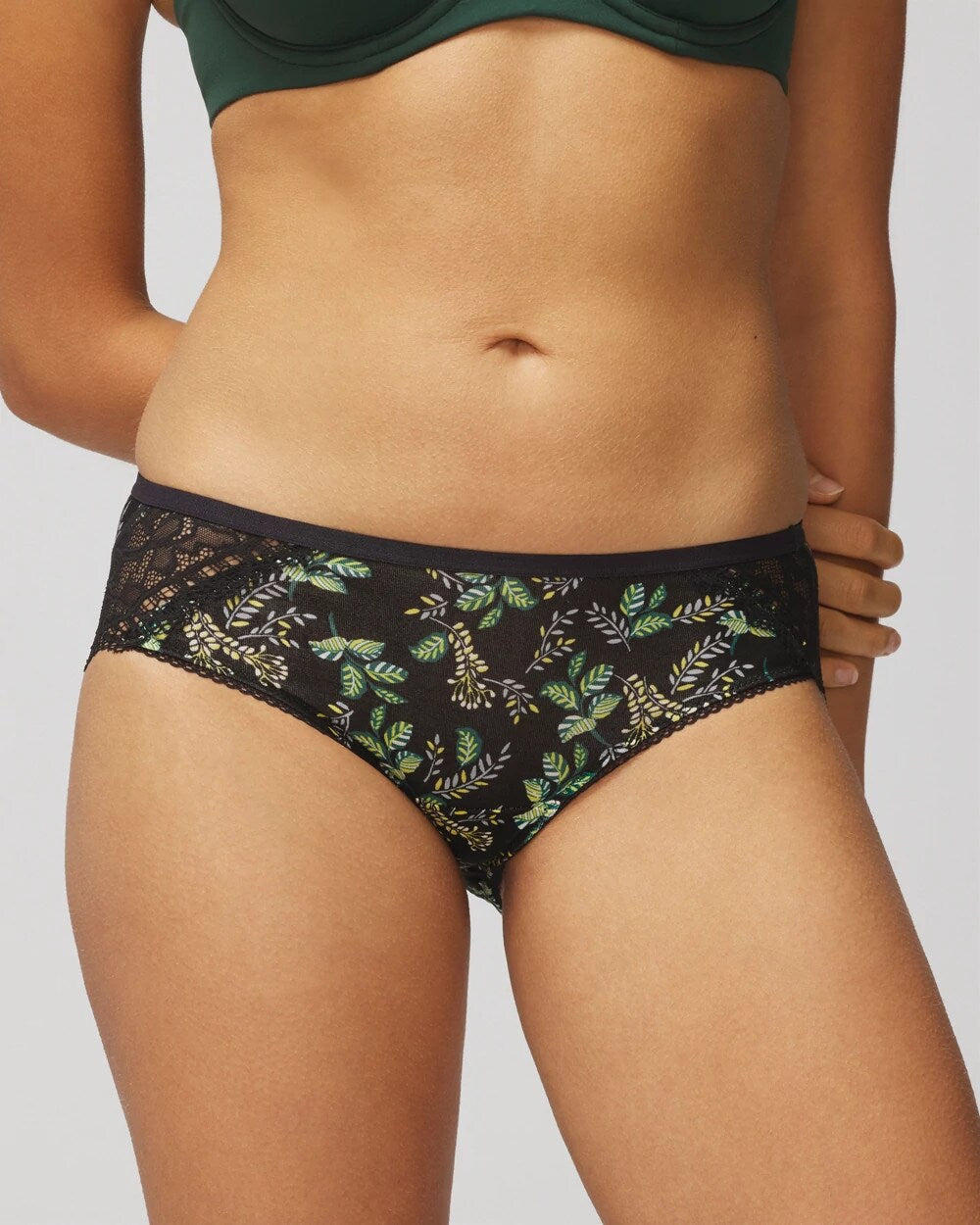 OASIS FRONDS BLACK - Hipster Panty with Enchanting Lace | Soma