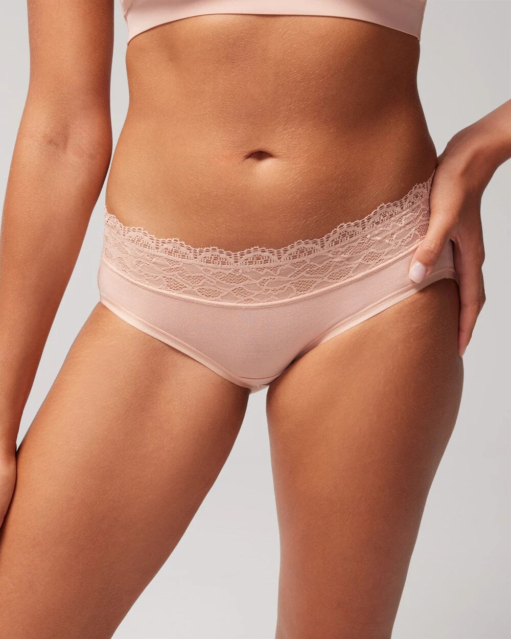 HUSH - Hipster Panty with Enchanting Lace | Soma