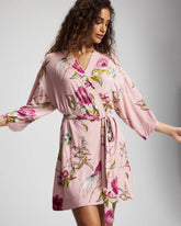 FEATHERED FANCY PINK - Kimono Short Robe | Soma