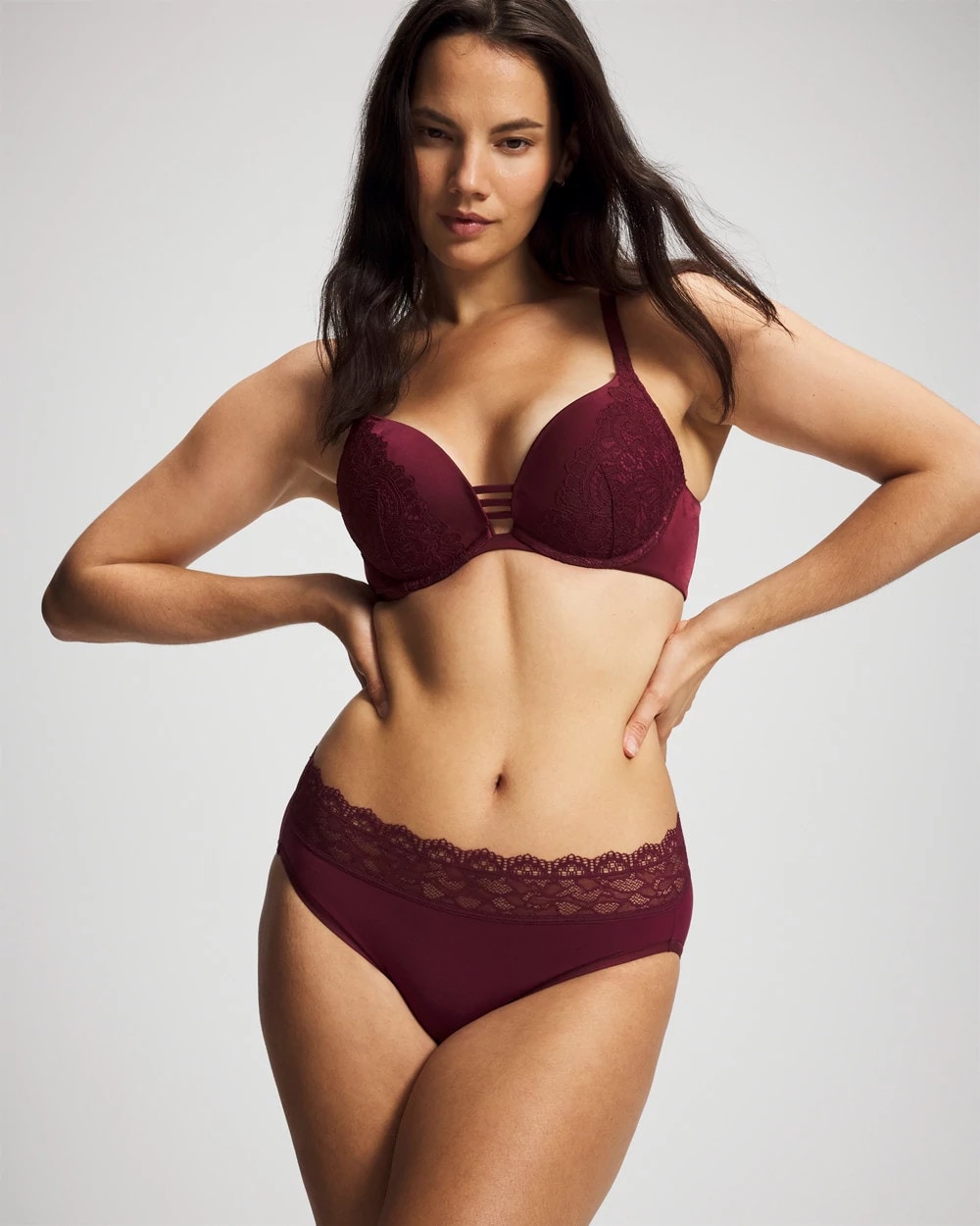 VELVET PLUM - Push-up Plunge Bra with Lace | Soma