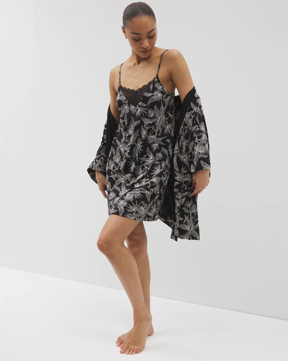 PLUMERIA BLOOMS BLK CH - Short Robe | Soma