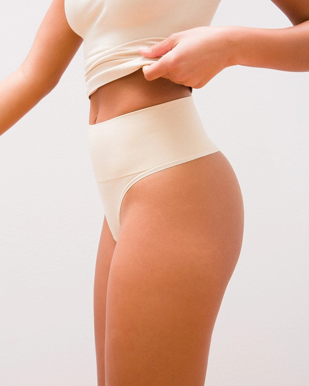 FRAPPE - Seamless Ultralight Smoothing Thong | Soma