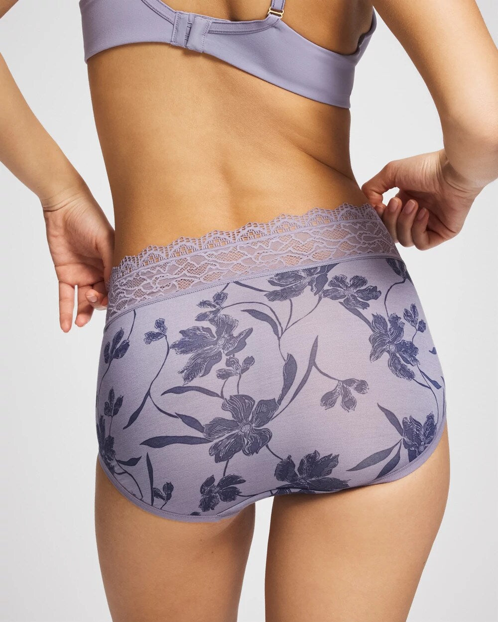REFLECTION BLOOMS M LAV - Brief Panty with Enchanting Lace | Soma