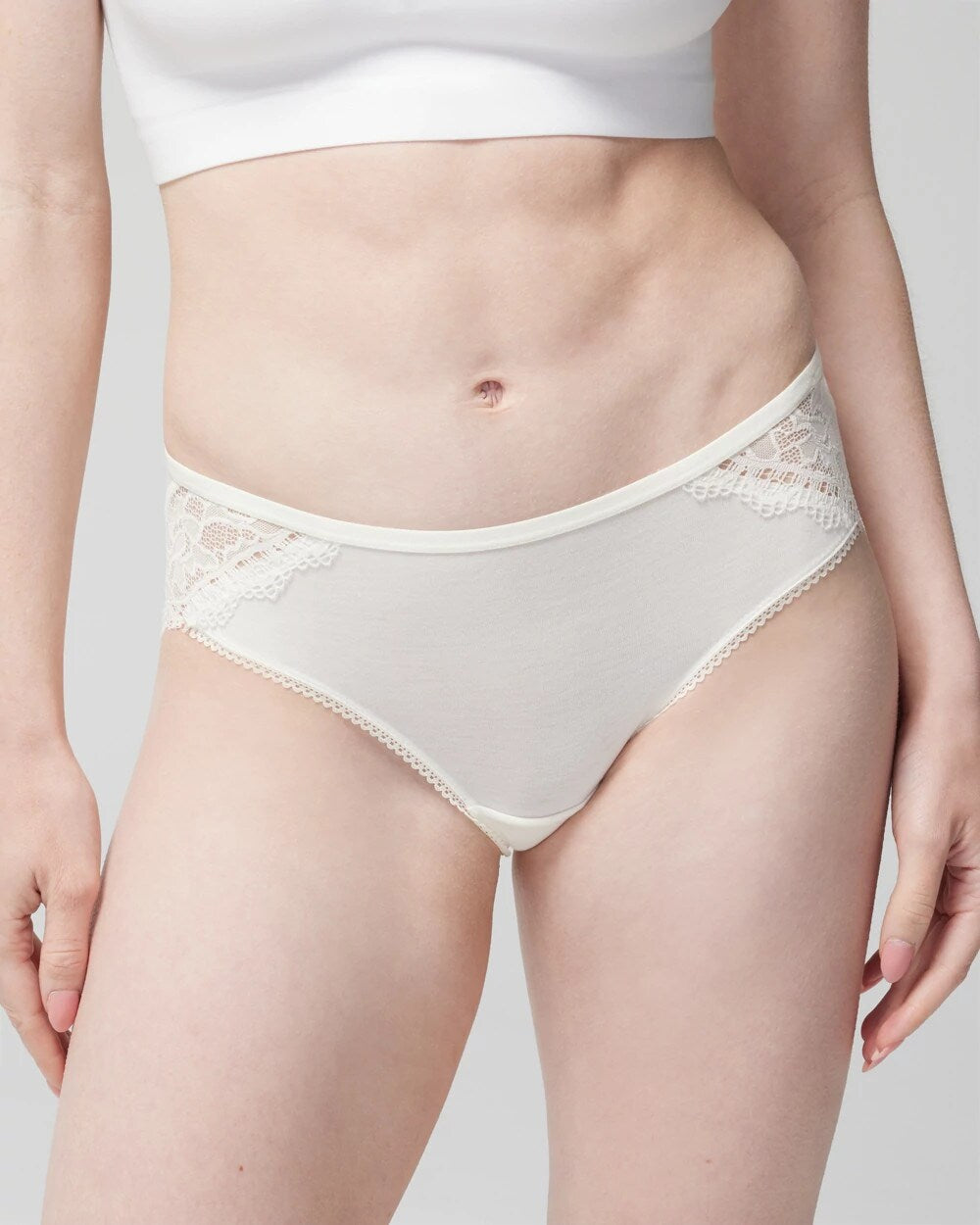 IVORY - Hipster Panty with Enchanting Lace | Soma