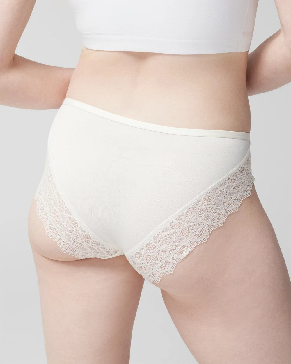 IVORY - Hipster Panty with Enchanting Lace | Soma