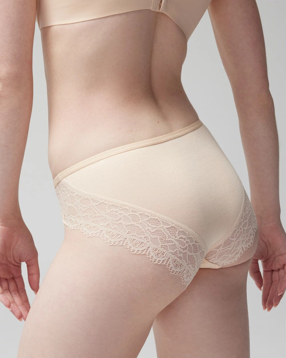 PALE SAND - Hipster Panty with Enchanting Lace | Soma