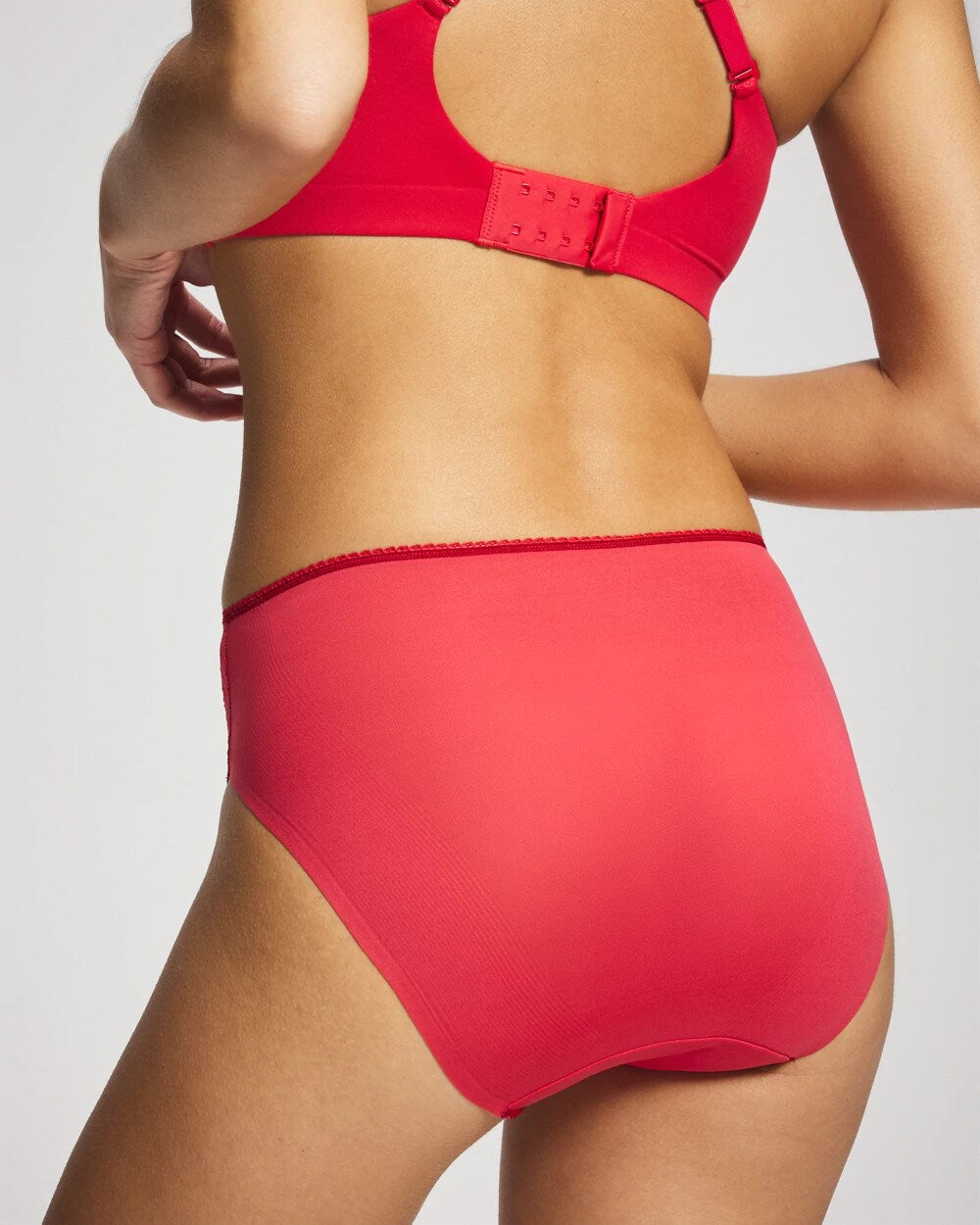 HEARTS DESIRE - Edge High-Leg Panty with Lace | Soma