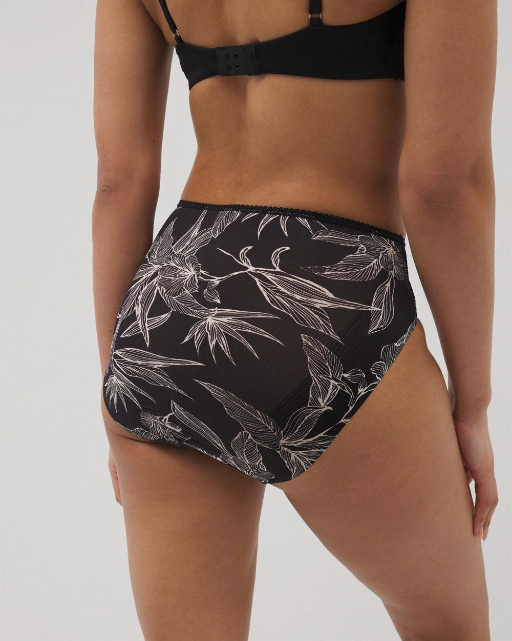 PLUMERIA BLOOMS BLK CH - Edge High-Leg Panty with Lace | Soma