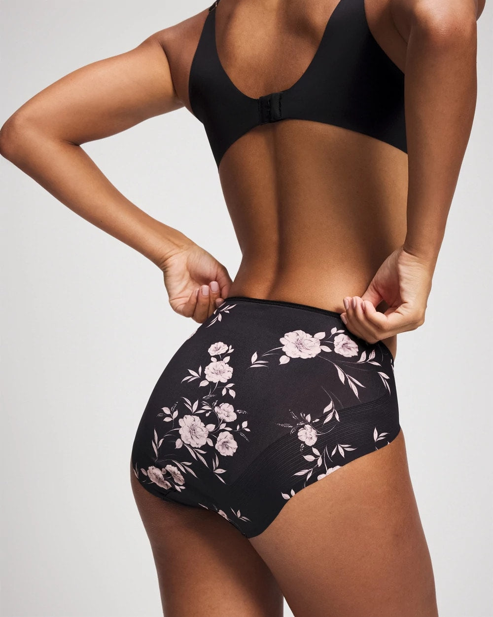 NOSTALGIA FLORA M BLACK - High-Leg Brief Panty | Soma