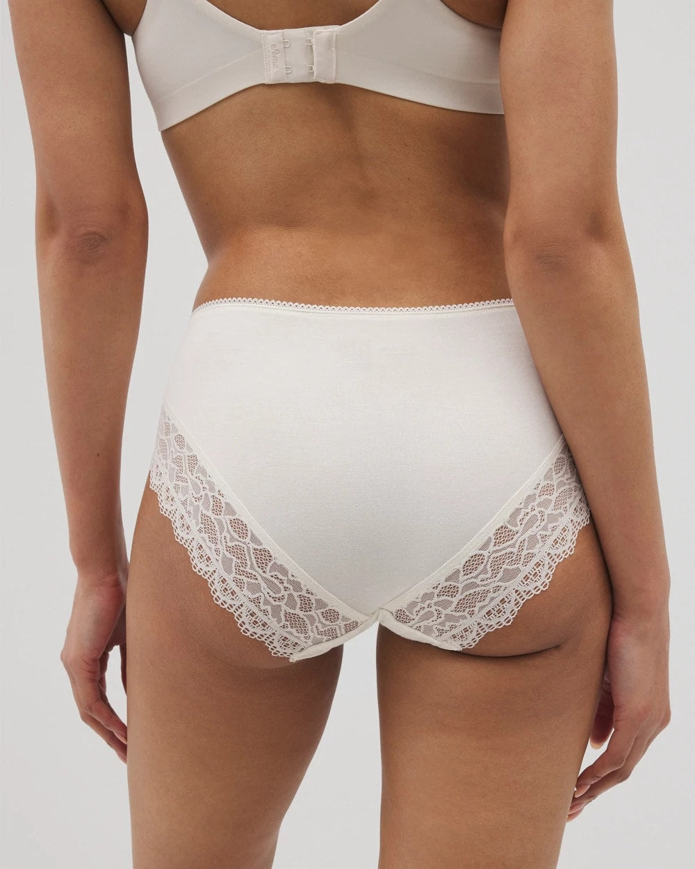 IVORY - High-Leg Panty with Enchanting Lace | Soma