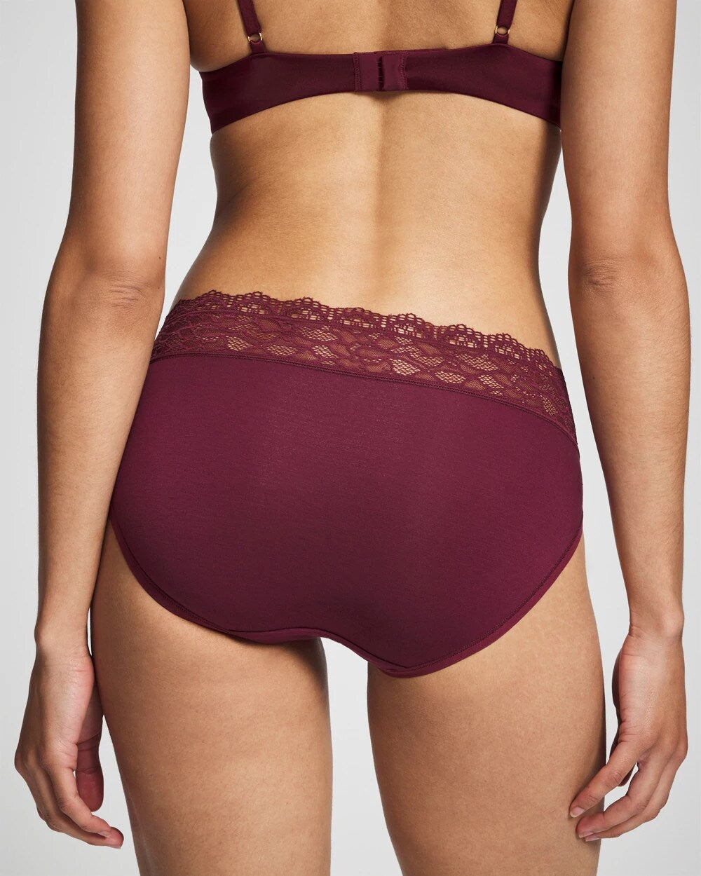VELVET PLUM - High-Leg Panty with Enchanting Lace | Soma