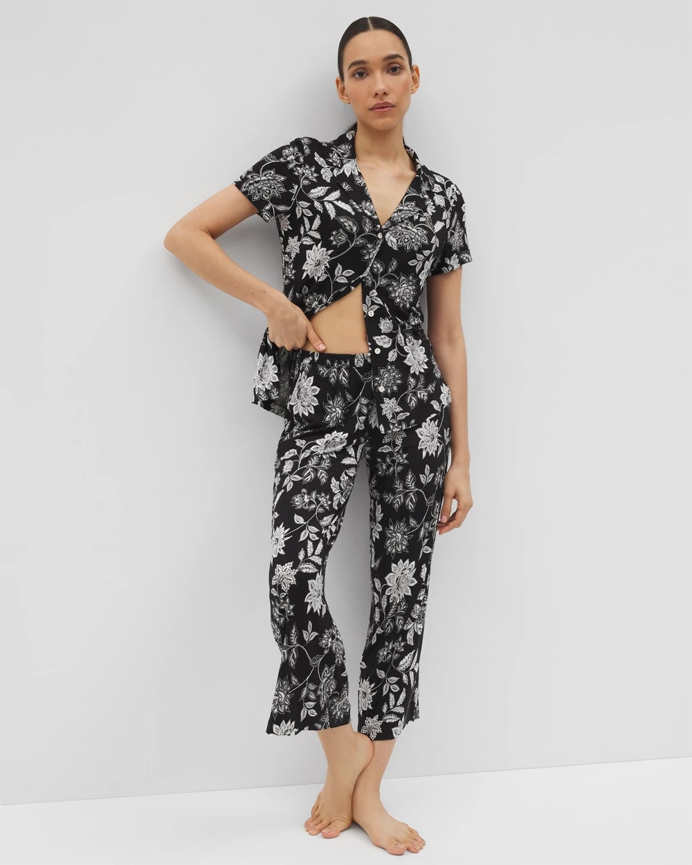 MEANDERING GARDEN BLACK - Cropped Pajama Pants | Soma