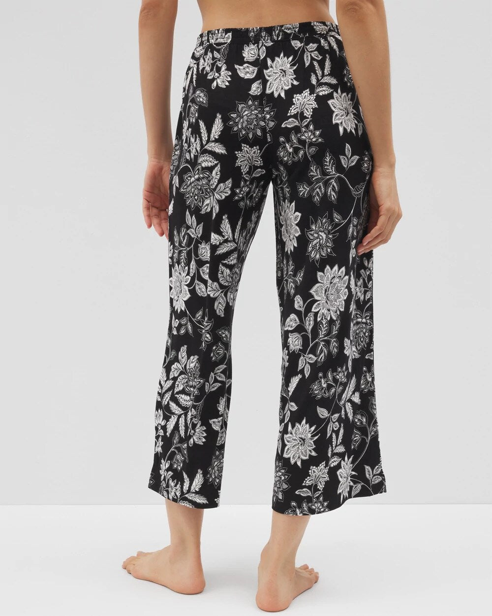 MEANDERING GARDEN BLACK - Cropped Pajama Pants | Soma