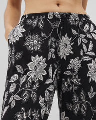 MEANDERING GARDEN BLACK - Cropped Pajama Pants | Soma