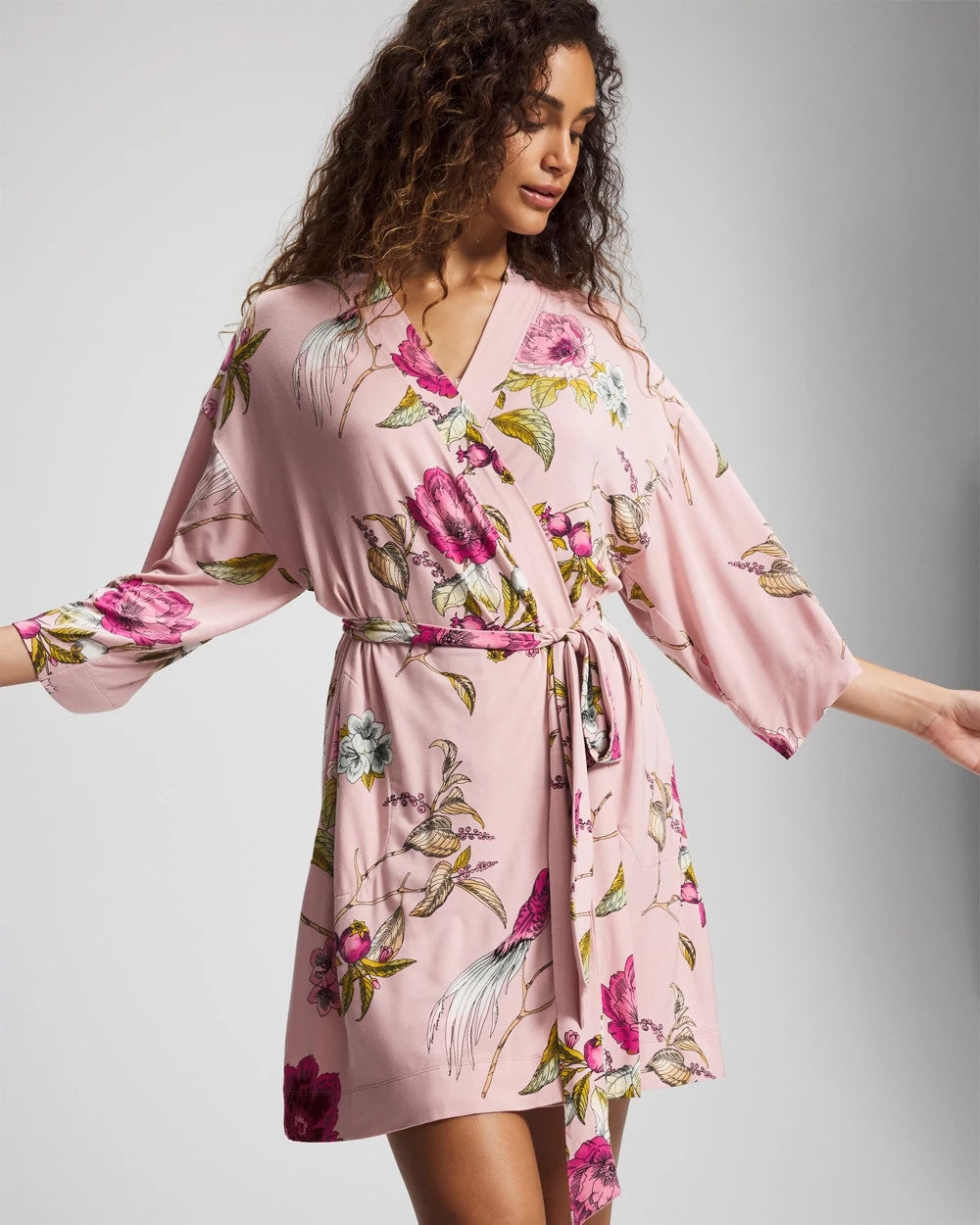 FEATHERED FANCY PINK - Kimono Short Robe | Soma