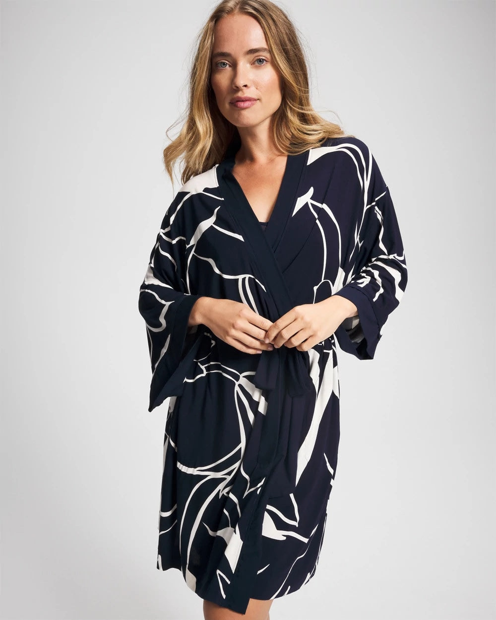 NOUVEAU FLORA NAVY - Short Robe | Soma