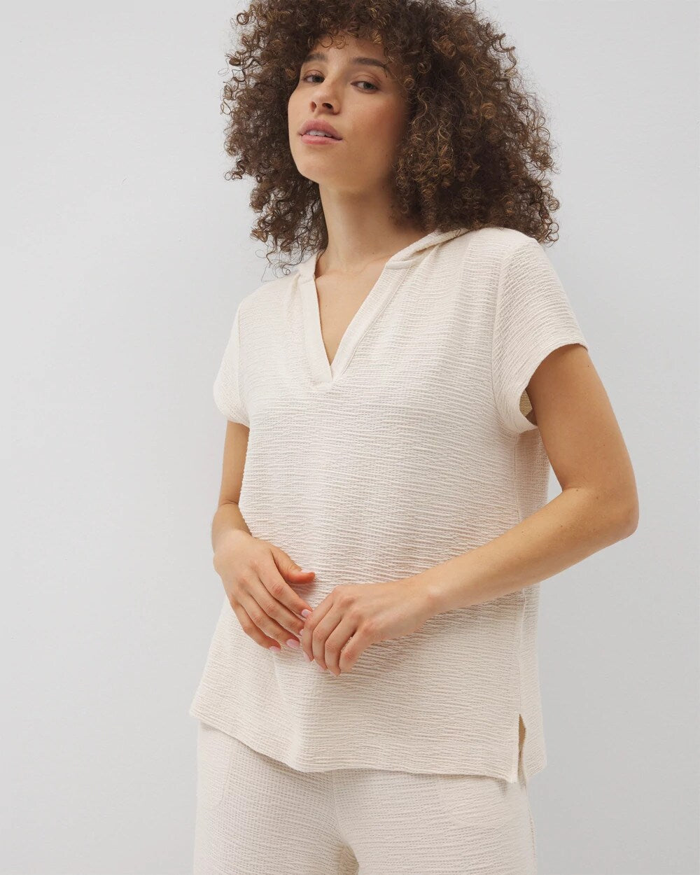 PARCHMENT - Crinkle Knit Short Sleeve V-Neck Hoodie | Soma