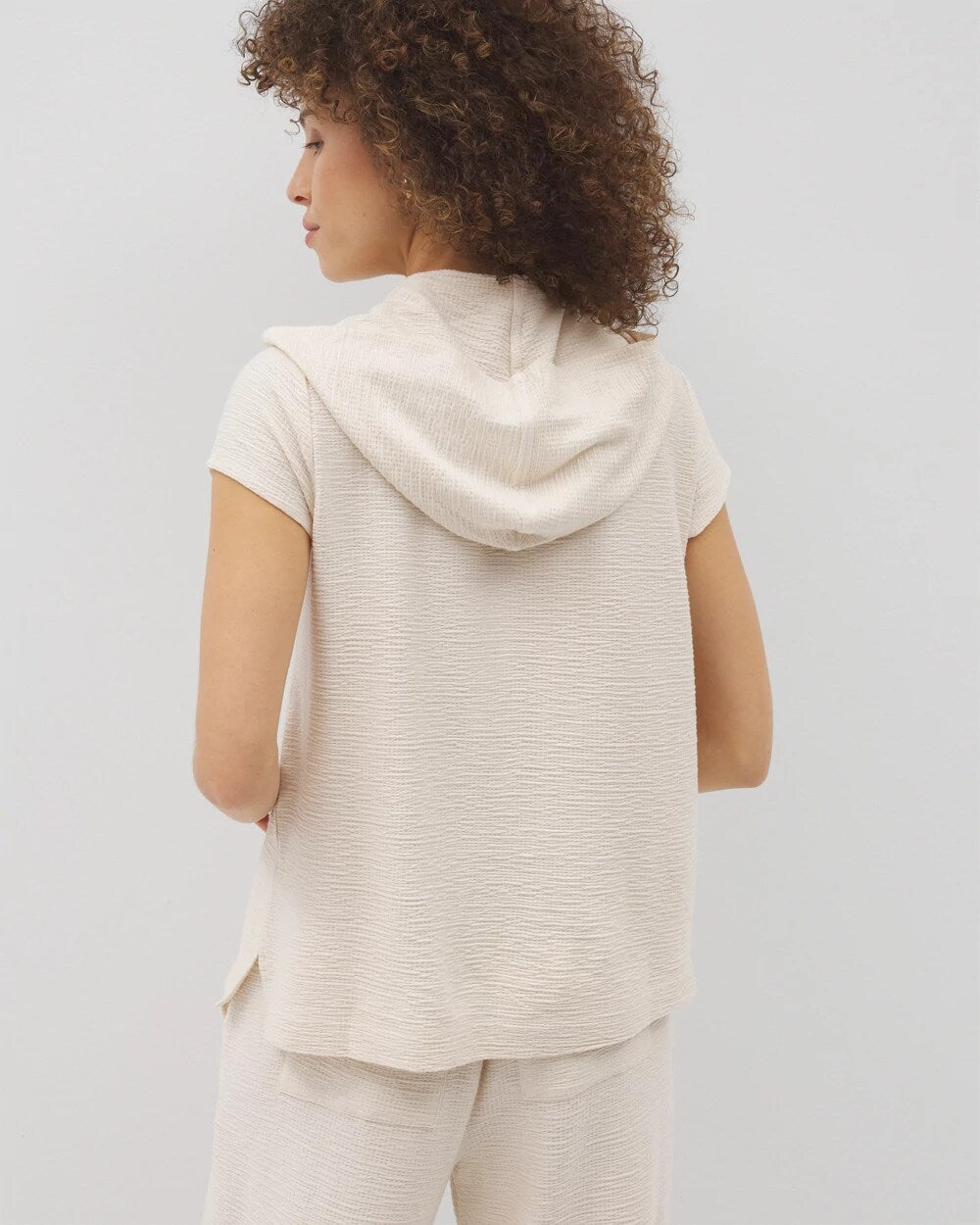 PARCHMENT - Crinkle Knit Short Sleeve V-Neck Hoodie | Soma