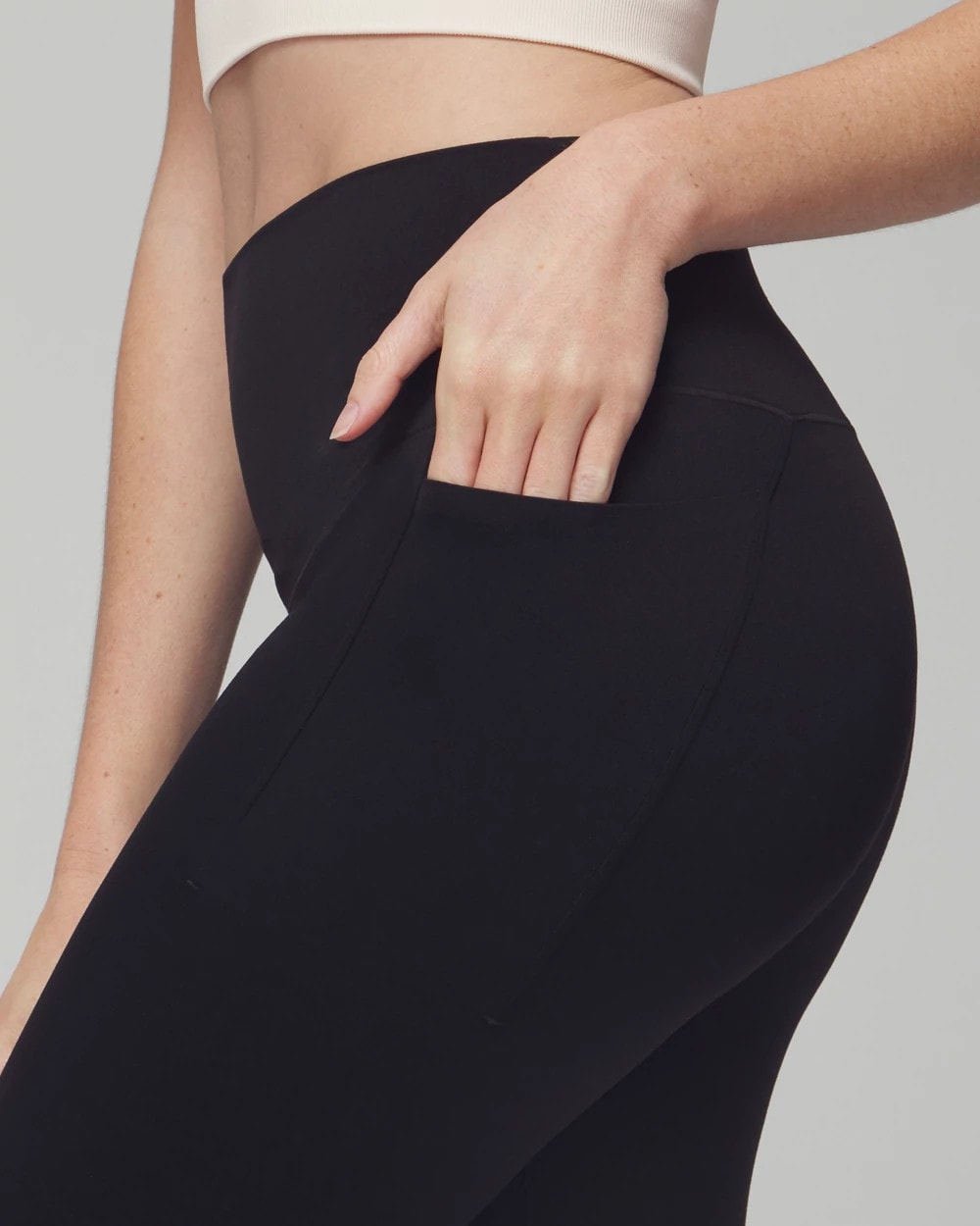 BLACK - 24/7 High-Waist Crop Leggings | Soma