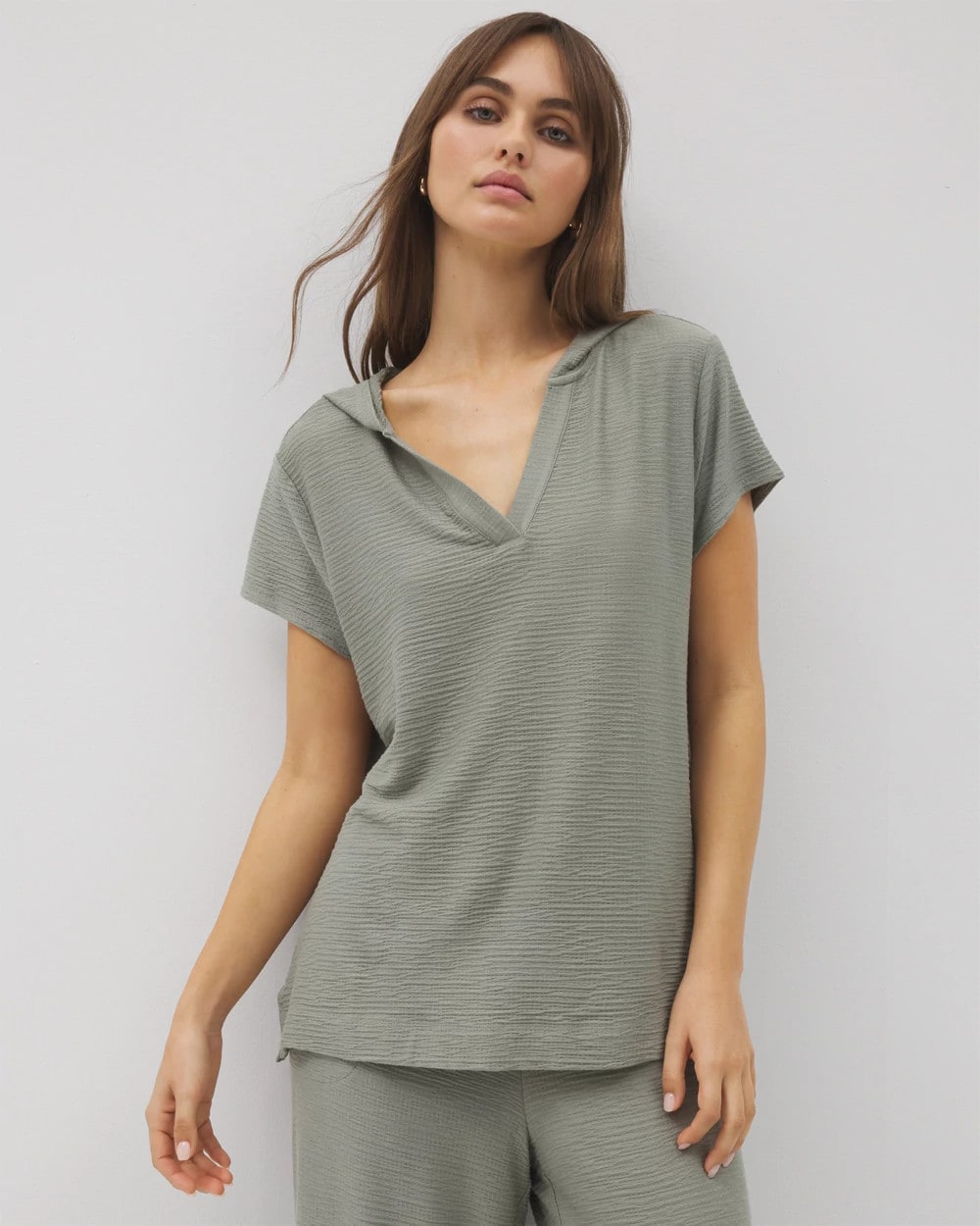 RESTORATION GREEN - Crinkle Knit Short Sleeve V-Neck Hoodie | Soma