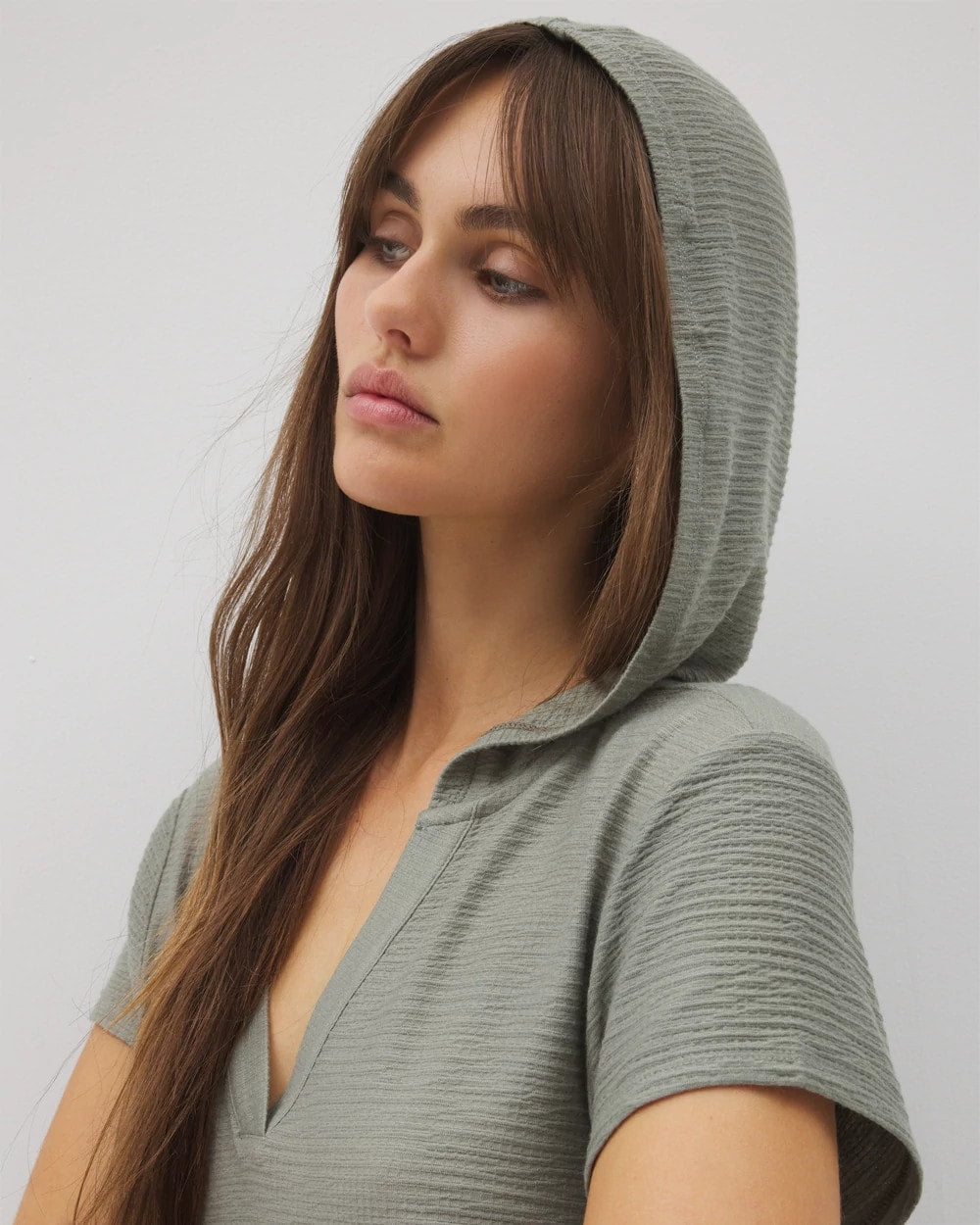 RESTORATION GREEN - Crinkle Knit Short Sleeve V-Neck Hoodie | Soma