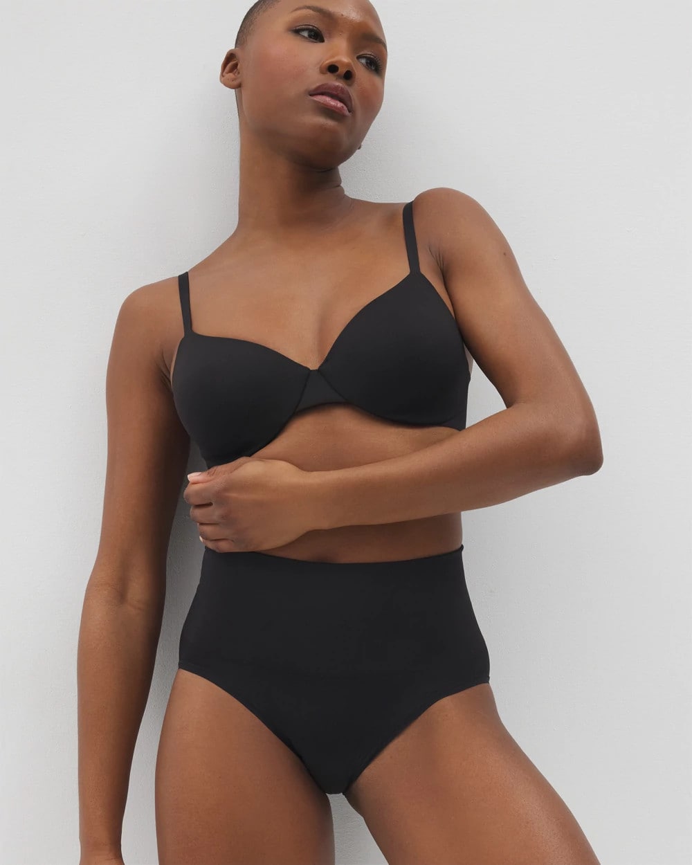 BLACK - Mid-Level Shaping Seamless Brief | Soma