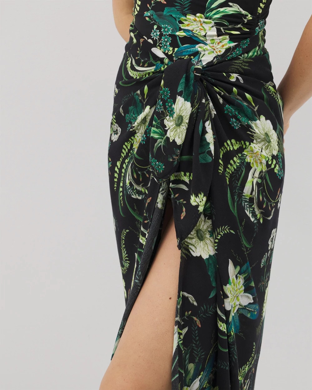 TROPICAL TWIST BLACK - Rayon Crepe Pareo | Soma