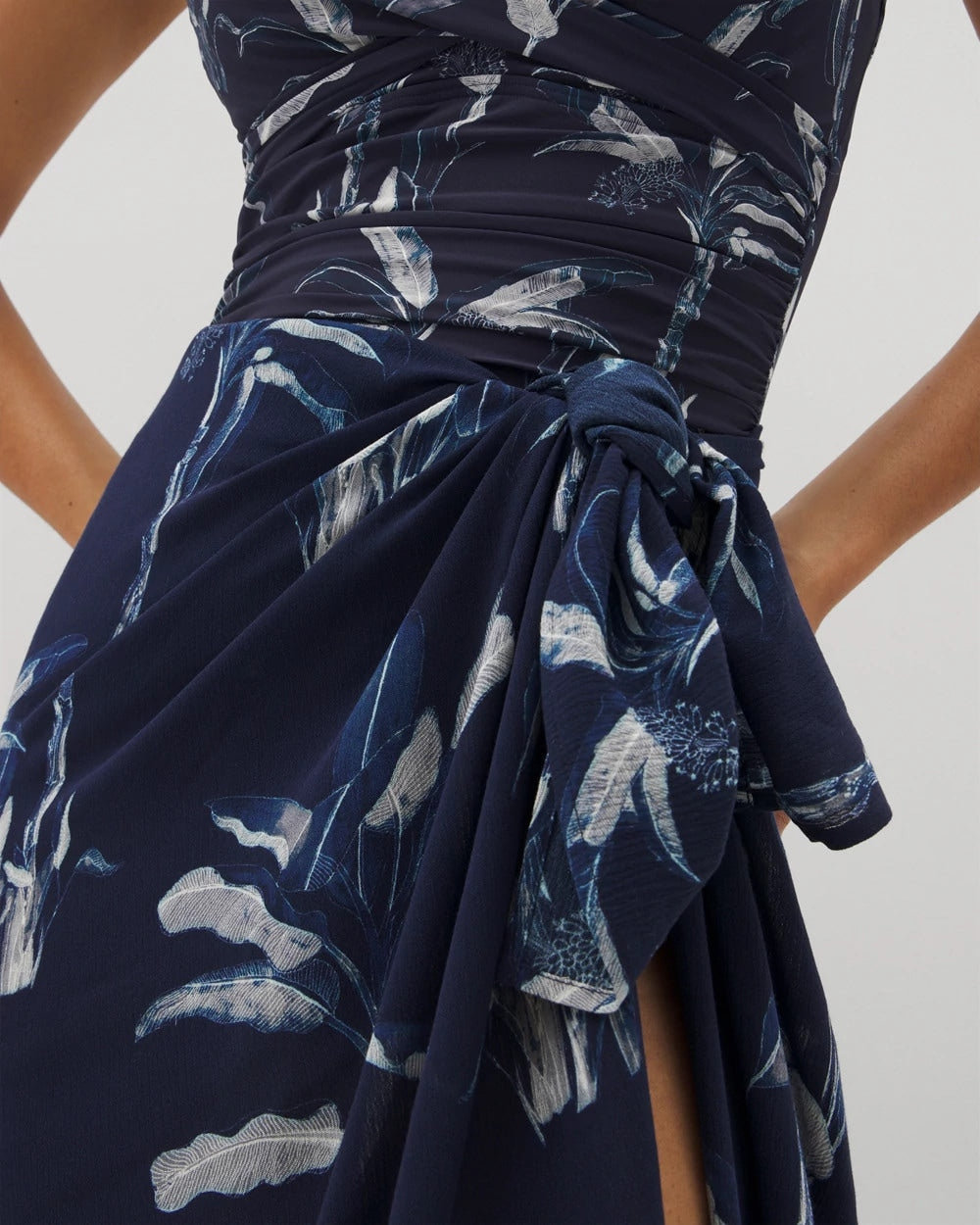 PALM TOILE NIGHTFALL NAVY - Rayon Crepe Pareo | Soma